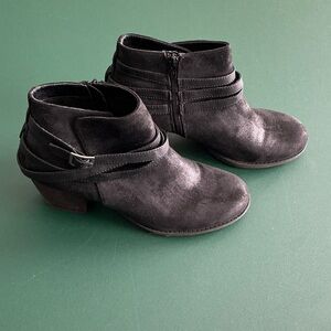 Crown Vintage Black Suede Look Ankle Boots 9 1/2M